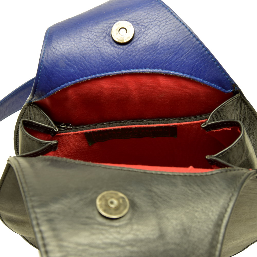 Botterweg Auctions Amsterdam Blauw zwarte leren tas Druppeltas met schouderriem ontwerp uitvoering Hester van Eeghen 1958 2121 Amsterdam ca.2000